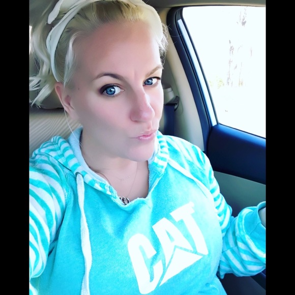 Hi y’all 🙋🏼‍♀️ thanks for checking out my closet - Picture 4 of 17